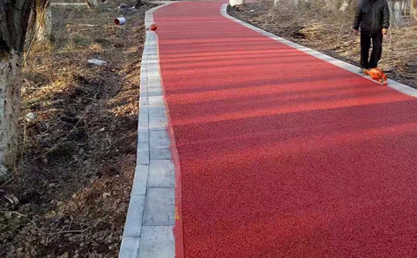 彩色陶瓷路面施工結(jié)束.png