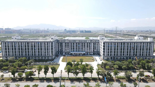 高效供貨 滿足多個醫(yī)療空間應急建設需求.jpg