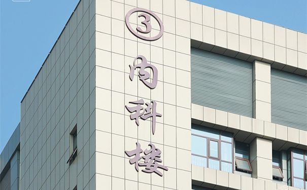 氟碳漆屬于水性涂料還是溶劑型涂料？