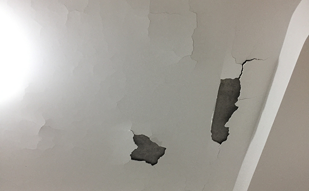 乳膠漆開(kāi)裂是什么原因?
