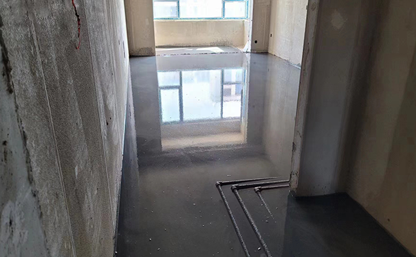 做自流平水泥的好還是石膏的好?